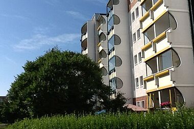 Bild zu Familienfreundlich und elegant! 3-Zimmer-Wohnung mit Balkonverglasung in Rostock-Dierkow