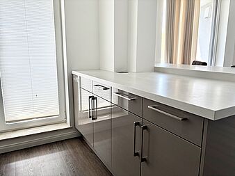 Bild zu Luxus 3-Zimmer-Wohnung mit hochwertiger Einbauküche und Aufzug in Rostock-Südstadt