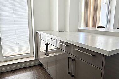 Bild zu Luxus 3-Zimmer-Wohnung mit hochwertiger Einbauküche und Aufzug in Rostock-Südstadt