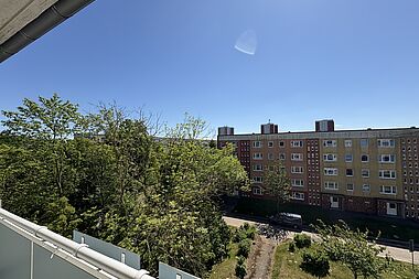 Bild zu Sonnenseite des Lebens: 3 Zimmer-Wohnung mit Südbalkon in der obersten Etage in Rostock-Lütten Klein