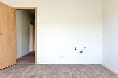 Bild zu Helle 3-Zimmer-Wohnung mit großer Küche in Rostock-Groß Klein