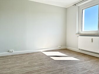 Bild zu Luxus 3-Zimmer-Wohnung mit hochwertiger Einbauküche in Rostock-Lichtenhagen