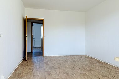 Bild zu Großzügige 3-Zimmer-Wohnung mit verglastem Westbalkon in Rostock-Groß Klein