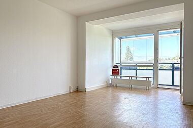 Bild zu Großzügige 3-Zimmer-Wohnung mit verglastem Westbalkon in Rostock-Groß Klein