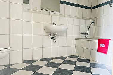 Bild zu Frisch verfügbar: 2-Zimmer-Wohnung in Rostock-Groß Klein in der obersten Etage