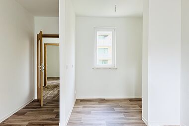 Bild zu Frisch verfügbar: 2-Zimmer-Wohnung in Rostock-Groß Klein in der obersten Etage