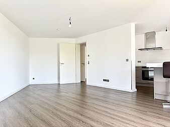 Bild zu Luxus 3-Zimmer-Wohnung mit hochwertiger Einbauküche und Aufzug in Rostock-Südstadt