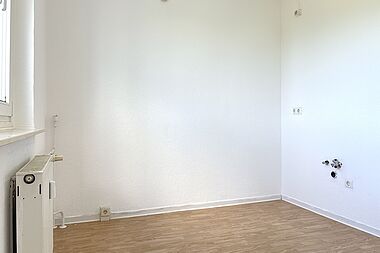 Bild zu Großzügige 3-Zimmer-Wohnung mit verglastem Westbalkon in Rostock-Groß Klein