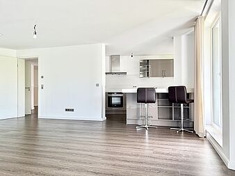 Bild zu Luxus 3-Zimmer-Wohnung mit hochwertiger Einbauküche und Aufzug in Rostock-Südstadt