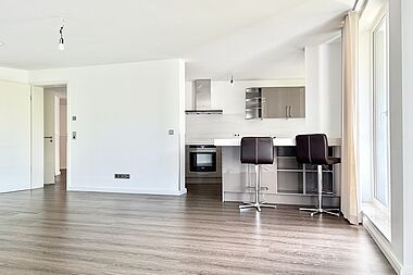 Bild zu Luxus 3-Zimmer-Wohnung mit hochwertiger Einbauküche und Aufzug in Rostock-Südstadt