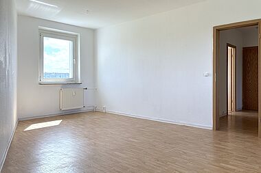 Bild zu Großzügige 3-Zimmer-Wohnung mit verglastem Westbalkon in Rostock-Groß Klein