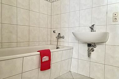Bild zu Helle 3-Zimmer-Wohnung mit großer Küche in Rostock-Groß Klein