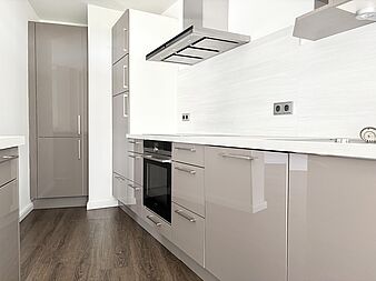Bild zu Luxus 3-Zimmer-Wohnung mit hochwertiger Einbauküche und Aufzug in Rostock-Südstadt