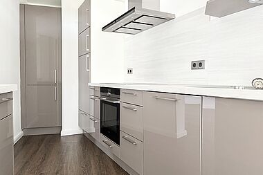 Bild zu Luxus 3-Zimmer-Wohnung mit hochwertiger Einbauküche und Aufzug in Rostock-Südstadt