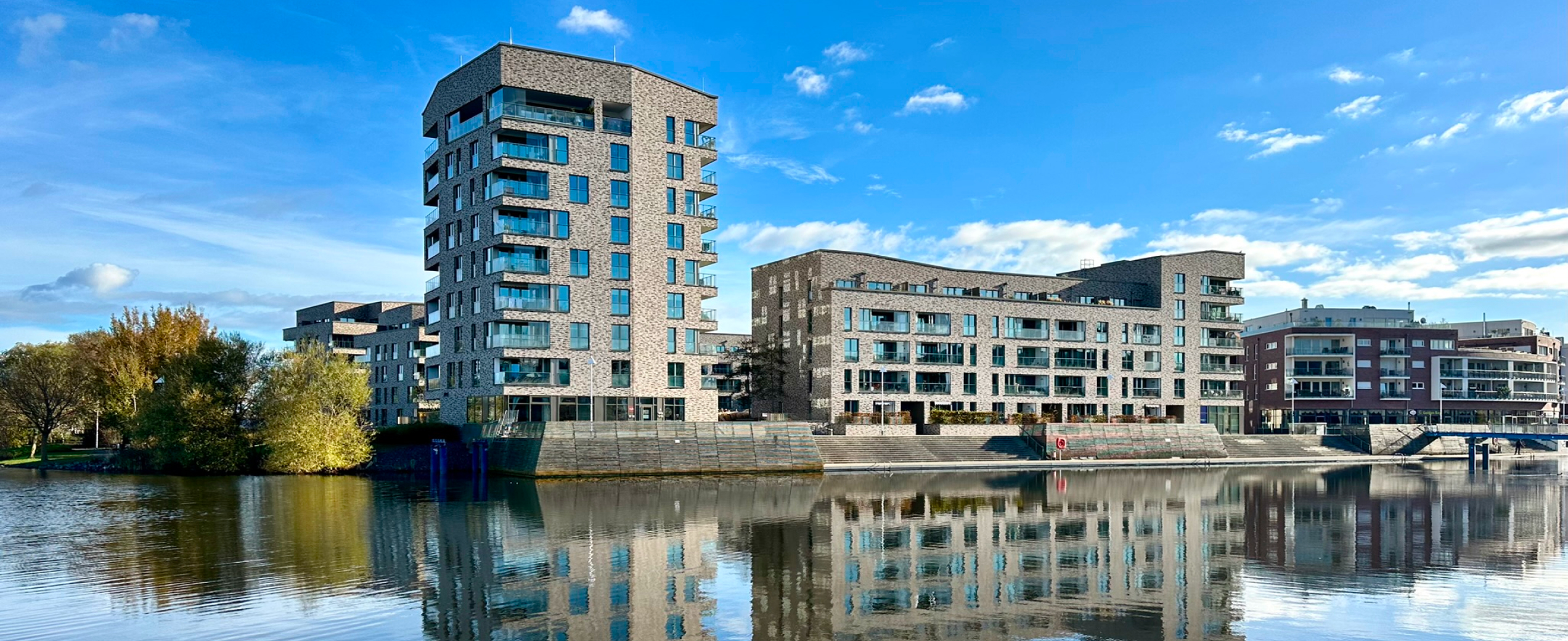 Blick von Nord-West über das Ludewig-Becken auf das WIRO-Wohngebiet auf der Rostocker Holzhalbinsel bzw. Rostocker Stadthafen